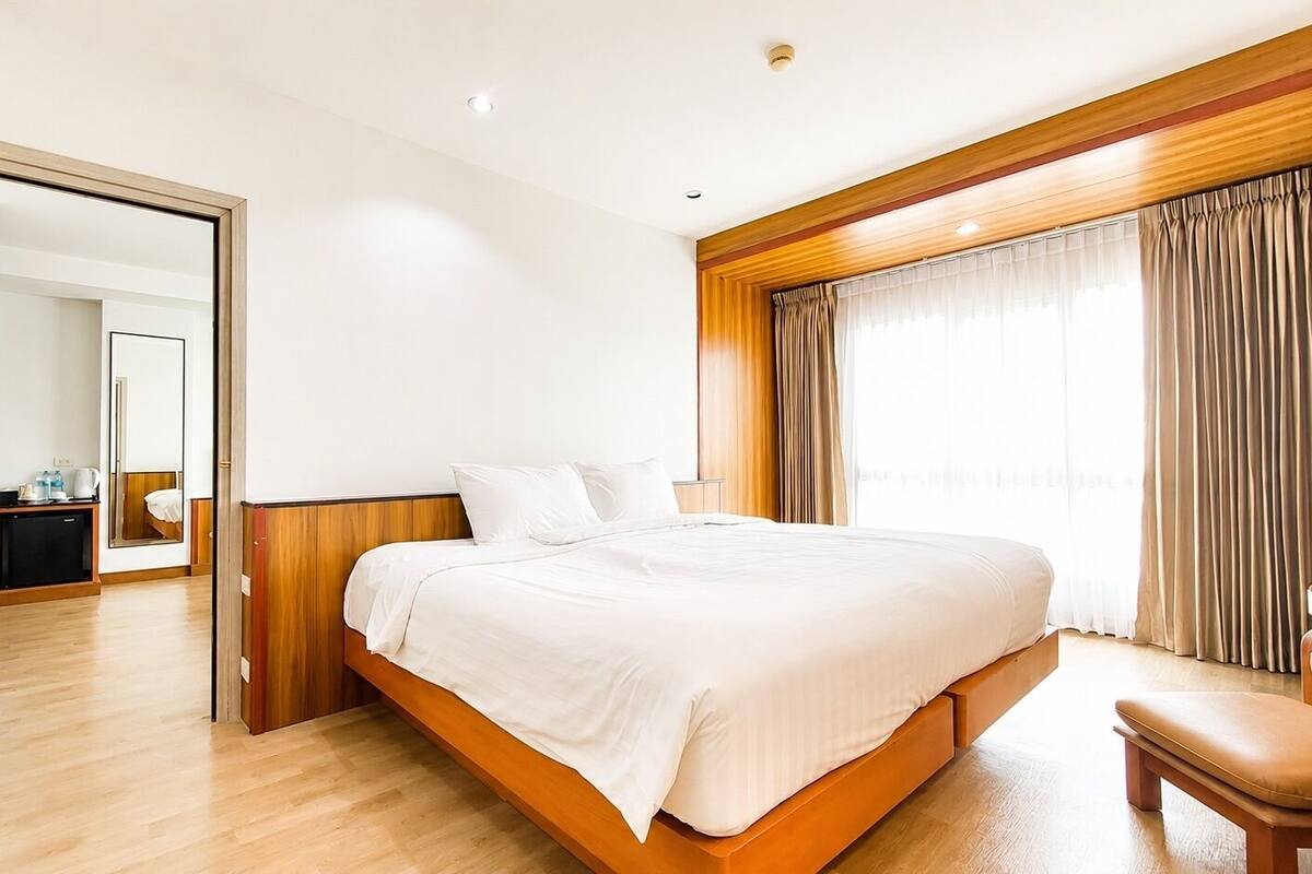 Deluxe Room, Connecting Rooms | Premium bedding, desk, laptop workspace, blackout curtains