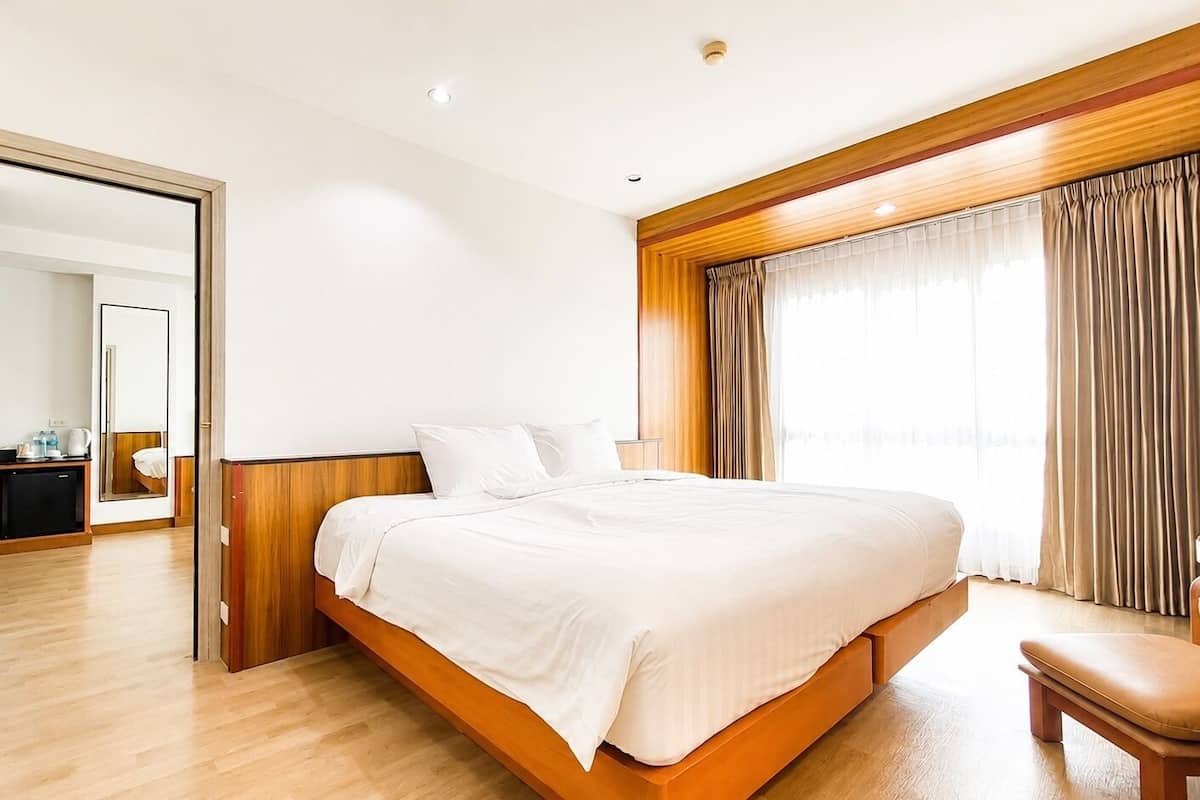 Deluxe Room, Connecting Rooms | Premium bedding, individually decorated, desk, laptop workspace