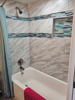 Hair dryer, towels, soap, toilet paper - Beachfront Escape (Daytona Beach)