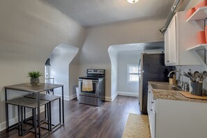 冰箱、微波炉、烤箱、炉灶