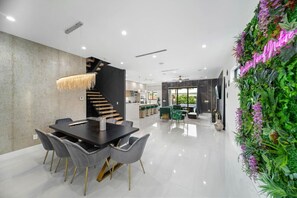 Dining - Las Olas Elements Home with Pool and Spa Near the Beach (Fort Lauderdale)