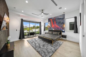 3 Schlafzimmer, Schreibtisch, Bügeleisen/Bügelbrett, Reisekinderbett