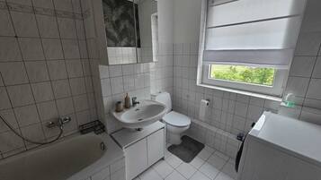 Handtücher, Seife, Shampoo, Toilettenpapier