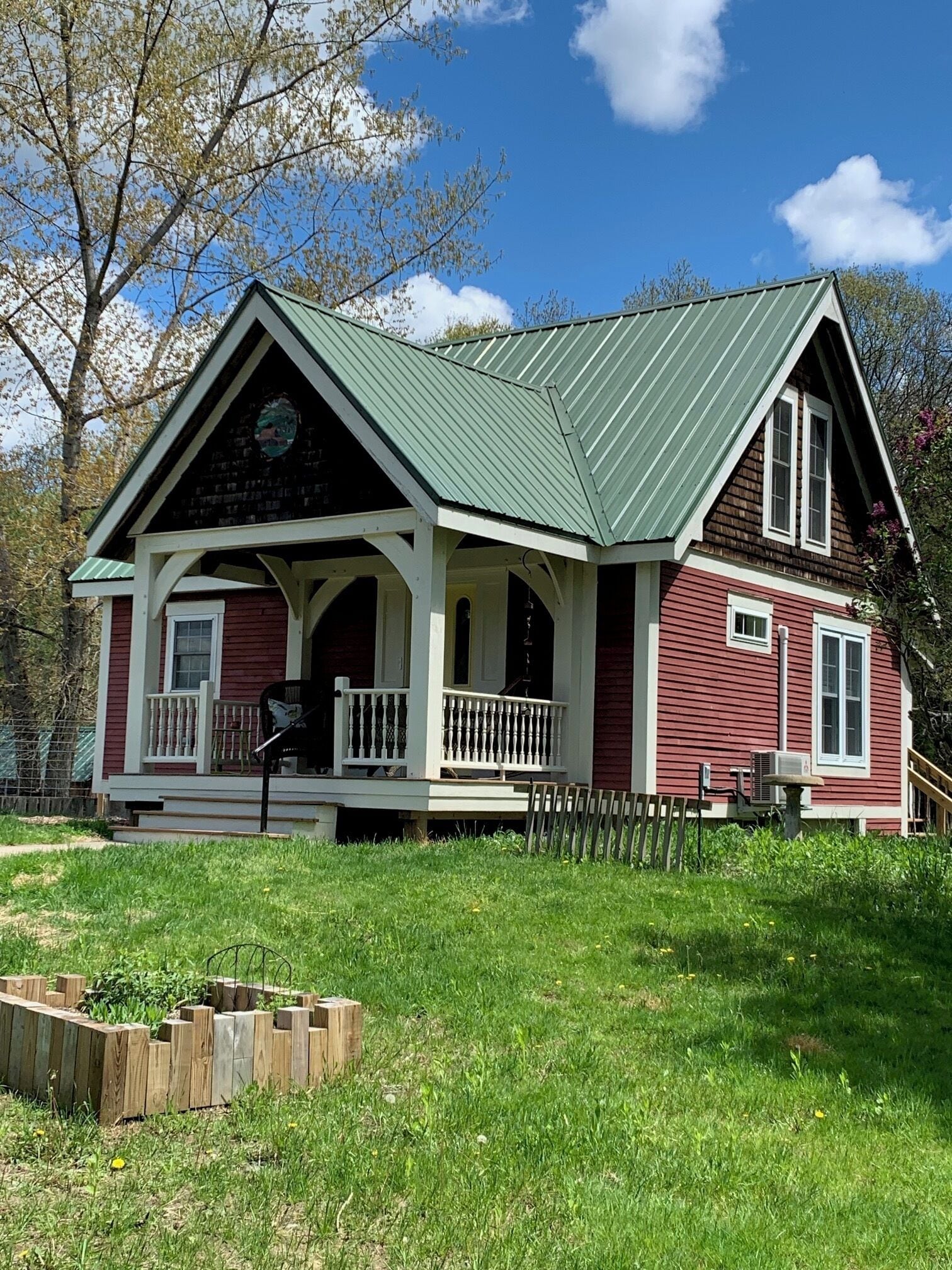 The Cortland Cottage-Cozy Post & Beam cottage w/ hot tub in historic Walpole, NH