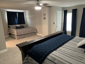 3 bedrooms, in-room safe, WiFi, bed sheets