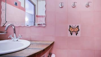 Een douche, toiletpapier