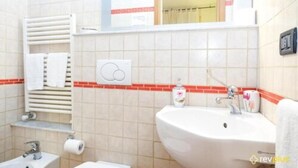 Comfort Double or Twin Room | Bathroom | Hair dryer, bidet