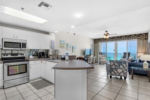 冰箱、微波炉、烤箱、炉灶