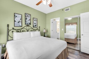 2 bedrooms, iron/ironing board, free WiFi, bed sheets - Top Floor Beachfront View, Pool/Hot Tub (Destin)