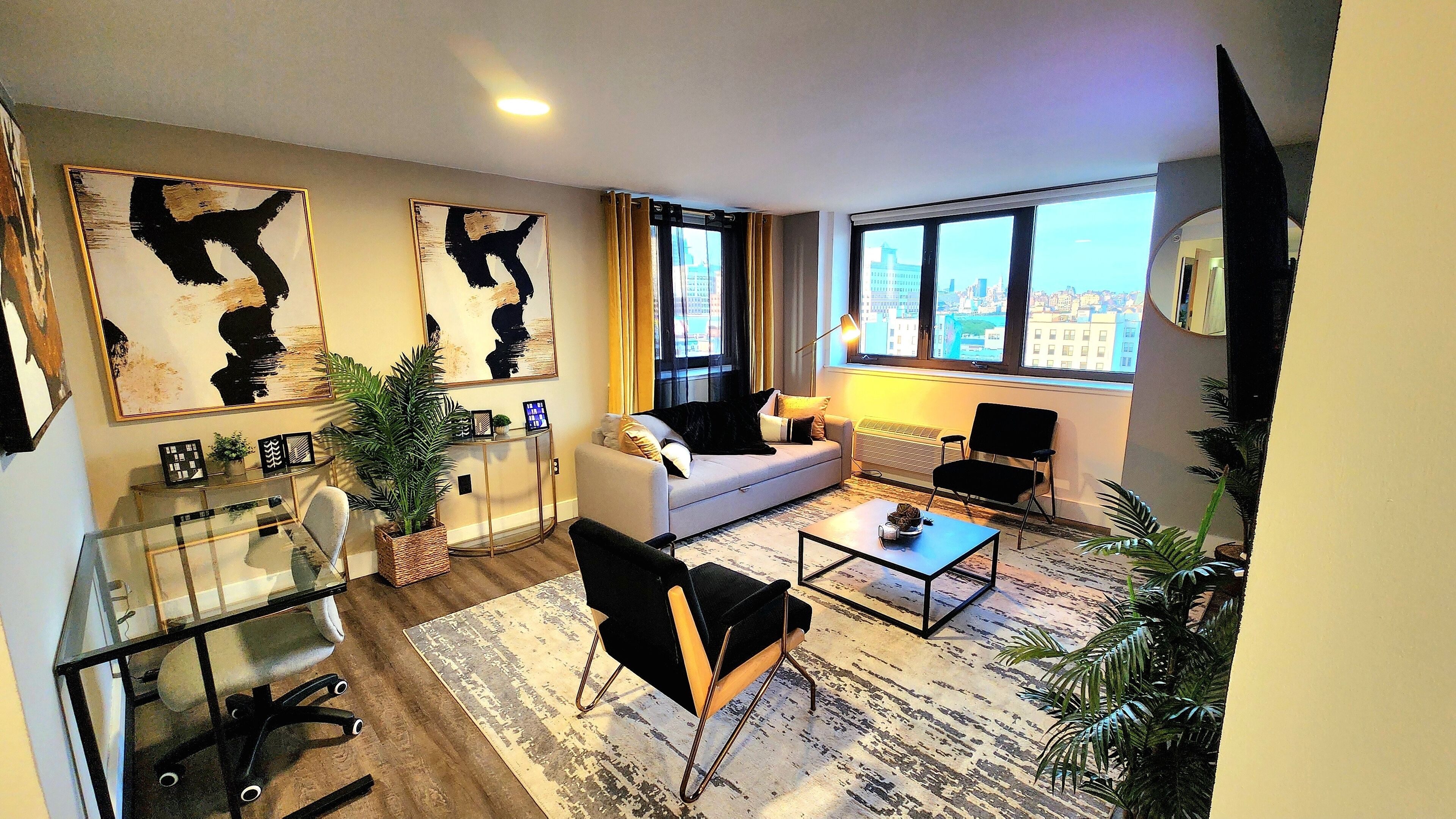 “Gateway Luxe Loft” 3 bed / 2 bath!