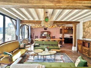 Superior House | Living area