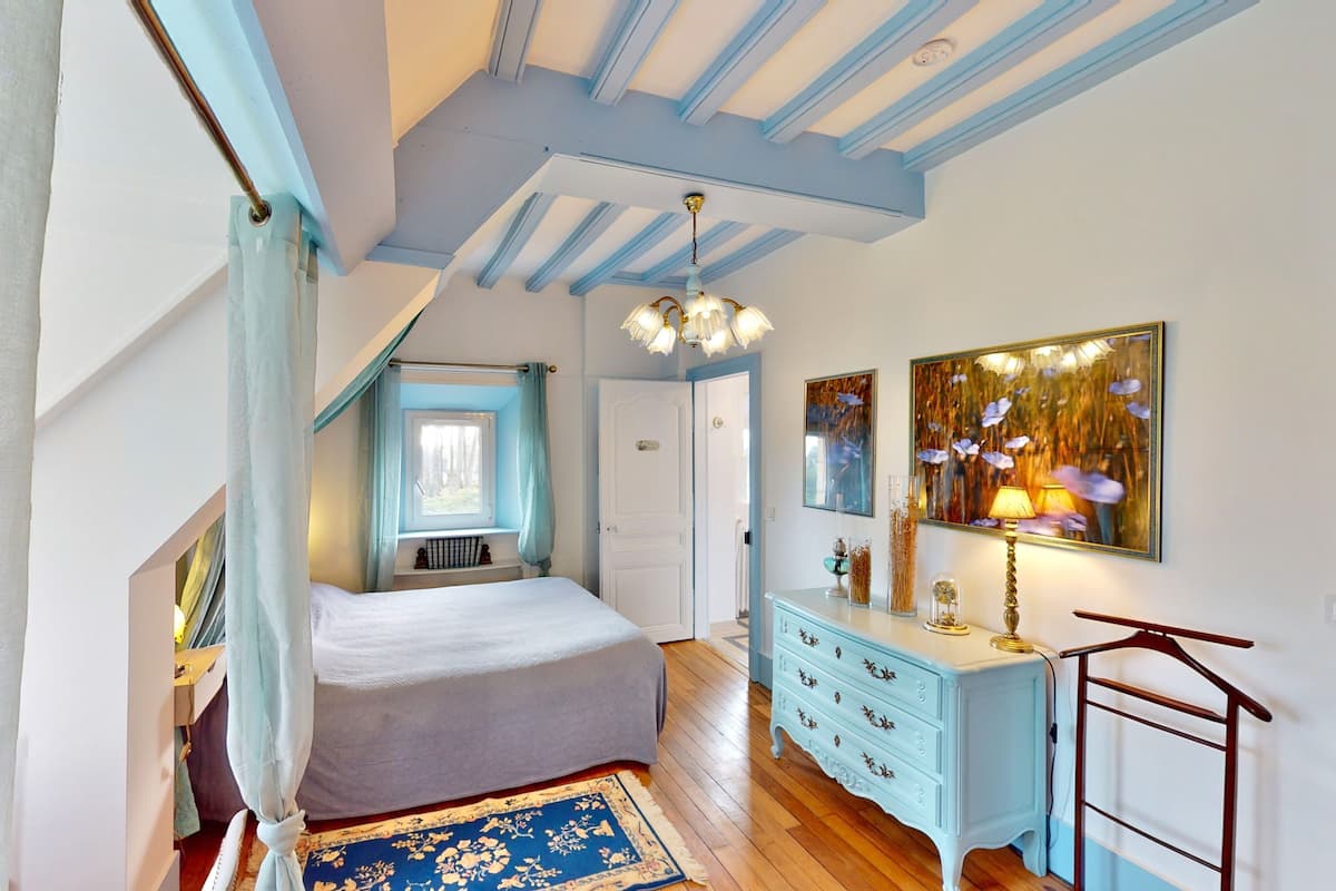 Grand kamer, 1 slaapkamer, bad, uitzicht op tuin | 4 slaapkamers, een kluis op de kamer, individueel gedecoreerd