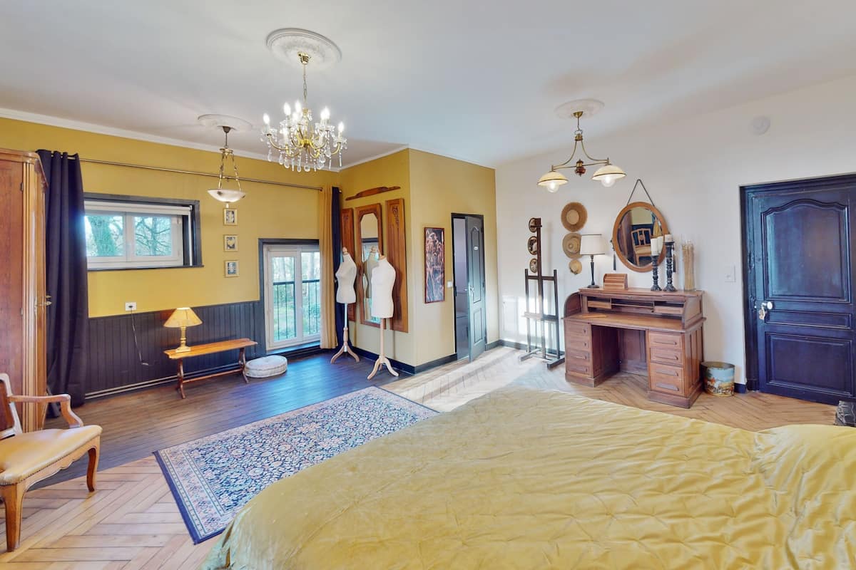 4 slaapkamers, een kluis op de kamer, individueel gedecoreerd
