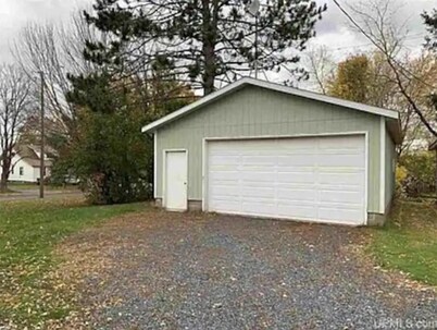 Trail Riders Haven- Only 1 Block from TONS of Adventurous Trails! Huge Garage!