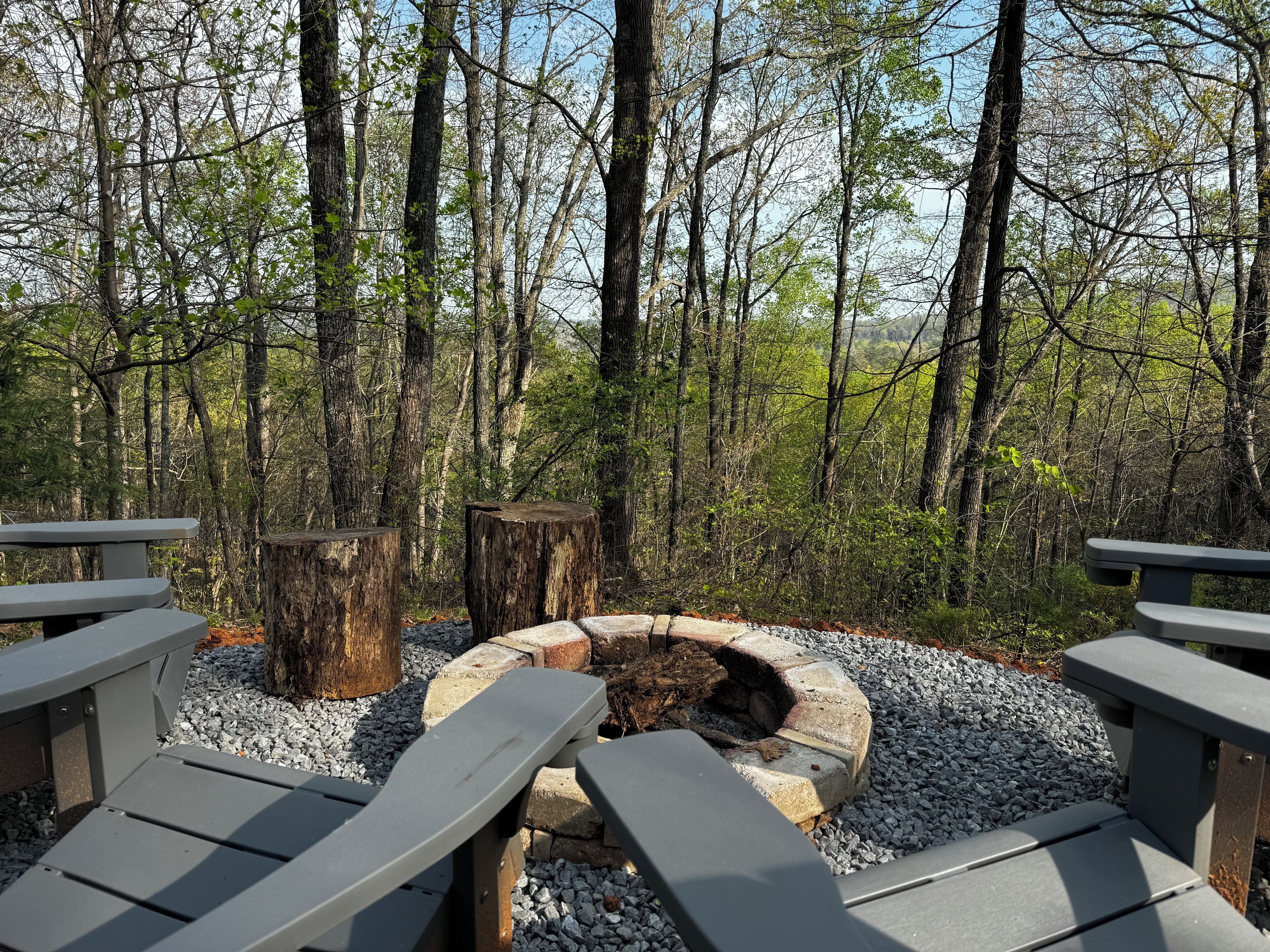 Cozy cottage with hot tub on 1.5 secluded acres - minutes from Lake Lure!