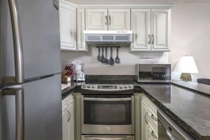 Fridge, oven, stovetop, coffee/tea maker