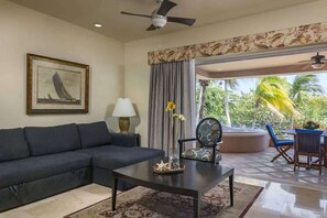 TV - Puerto Aventuras: Pool, Hot Tub, & Beach Access (Puerto Aventuras)