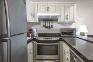 Fridge, oven, stovetop, coffee/tea maker