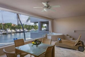 Outdoor dining - Puerto Aventuras Apartment: Gran Marina Views (Puerto Aventuras)