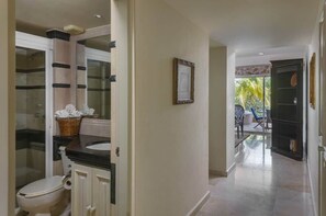 Shower, hair dryer - Puerto Aventuras Condo: Marina & Beachfront Views (Puerto Aventuras)