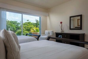 2 bedrooms, iron/ironing board, WiFi, bed sheets - Puerto Aventuras: Oceanfront Apartment with Pool (Puerto Aventuras)