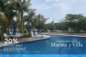 Pool - Puerto Aventuras: Oceanfront Apartment with Pool (Puerto Aventuras)