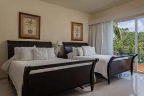 Tabla de planchar con plancha, wifi y ropa de cama 