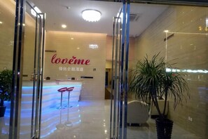 A reception area with a glass door, a reception desk, and a sign reading 'lovême.' - Love Me Couples' Theme Hotel (Guangzhou)
