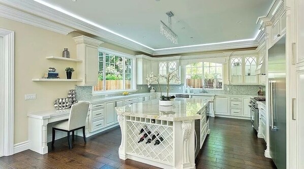 Microwave, oven, stovetop, dishwasher - Stunning Sherman Oaks Home minutes from all LA has to offer. Pool Oasis! (Los Angeles)