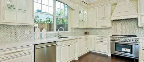 Mikrowelle, Ofen, Herdplatte, Geschirrspüler