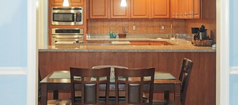 Cozy secluded centrally located 2 bedroom in Freeport with a private pool