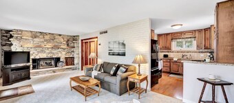 Well maintained home. Close to events. EAA, Packer games, Mile of Music. 


