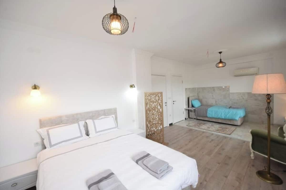 Comfort driepersoonskamer, uitzicht op stad