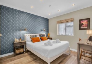 2 室のベッドルーム、アイロン / アイロン台、WiFi (無料)、ベッドシーツ