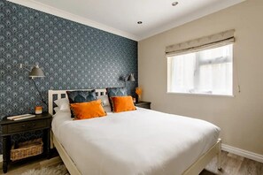 2 bedrooms, iron/ironing board, free WiFi, bed sheets - Stylish seaside house, 2 min walk from beach - Pass the Keys (Birchington-on-Sea)