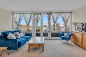 Smart TV - Stylish seaside house, 2 min walk from beach - Pass the Keys (Birchington-on-Sea)