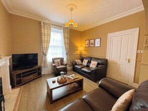 TV - Beautiful House With Stunning Views, Kirkcudbright - Pass the Keys (Kirkcudbright)