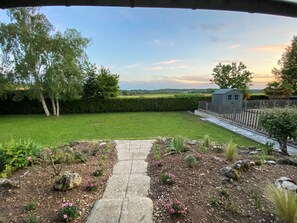 المنطقة المحيطة بالمنشأة