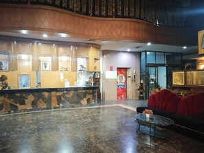 Reception - OYO 75466 13 Coins Bang Yai Hotel (Bang Yai)