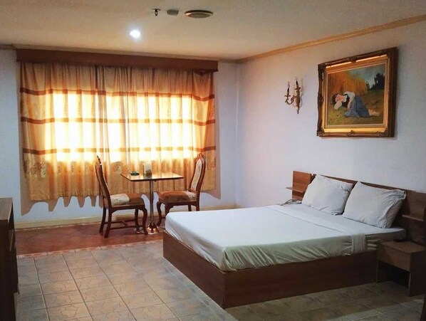 Standard Double Room | Bed sheets - OYO 75466 13 Coins Bang Yai Hotel (Bang Yai)