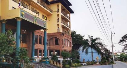 OYO 75466 13 Coins Bang Yai Hotel