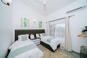 2 habitaciones, tabla de planchar con plancha, wifi y ropa de cama 