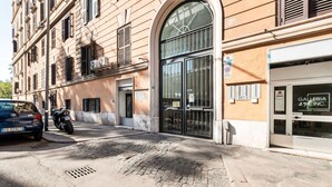 Exterior - Luce San Lorenzo, Cheerful 2 Br Apartment By Halldis (Rome)