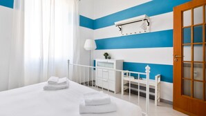 2 bedrooms, iron/ironing board, travel cot, free WiFi - Luce San Lorenzo, Cheerful 2 Br Apartment By Halldis (Rome)