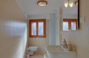 Dusche, Haartrockner, Bidet
