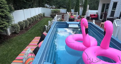 5 BDRM Boutique Home Backyard Oasis near National Harbor,MD and DC.