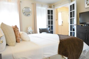 5 bedrooms, iron/ironing board, free WiFi, bed sheets