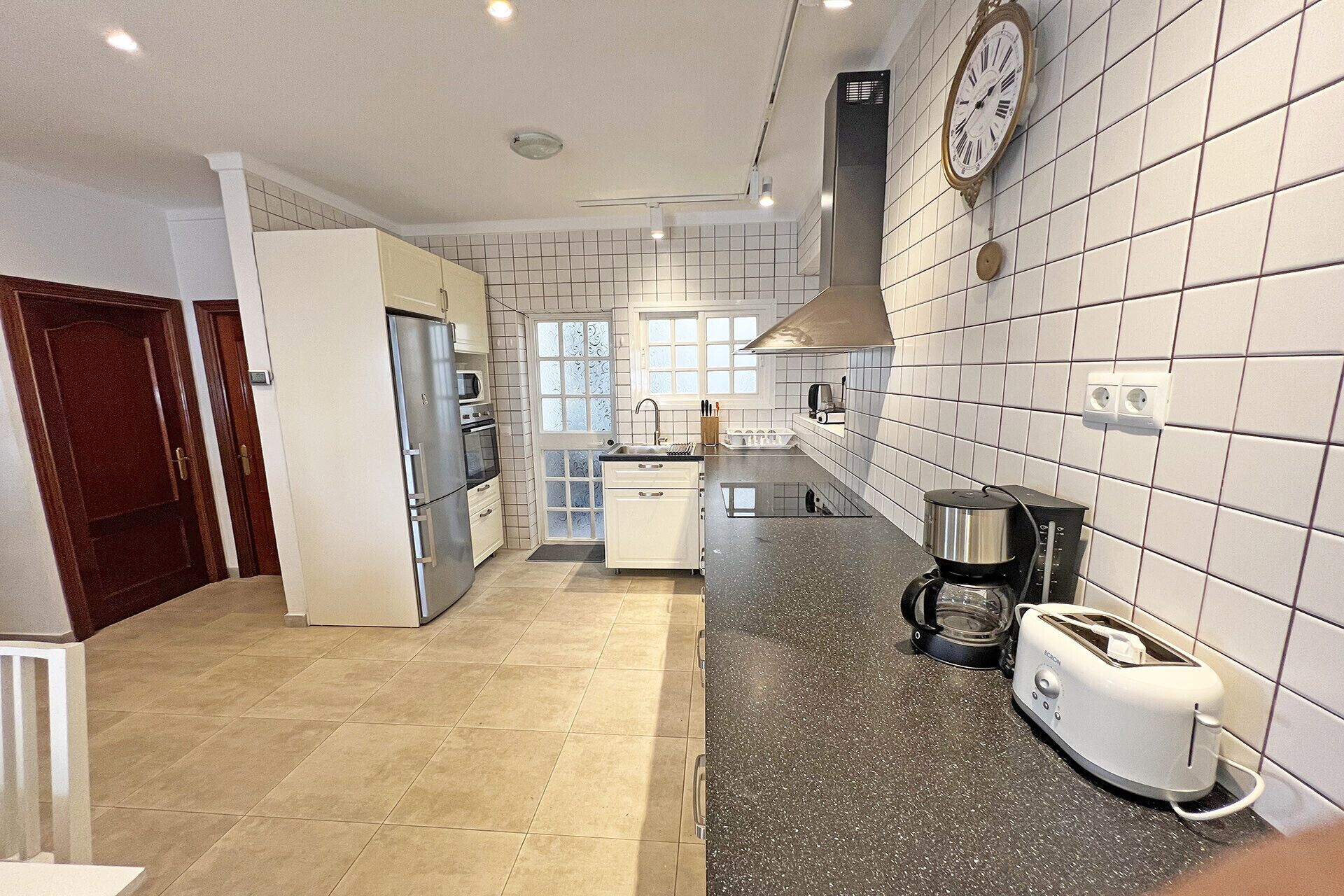 Réfrigérateur, micro-ondes, four, lave-vaisselle