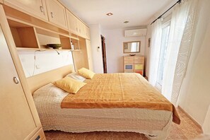 3 عدّة غرف نوم ومكواة/لوح كي وواي فاي مجانًا وملاءات أسرّة