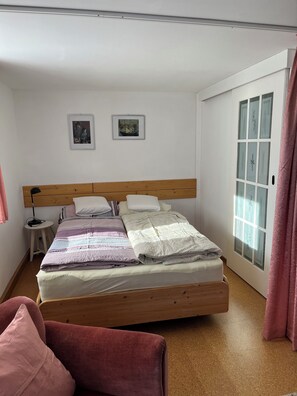 1 bedroom, free WiFi, bed sheets - Ferienwohnung im Ehemaligem Bauernhaus mit Großem Wiesengrundstück (Rammenau)